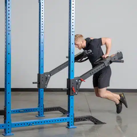 a man doing tricep dips with dip machine